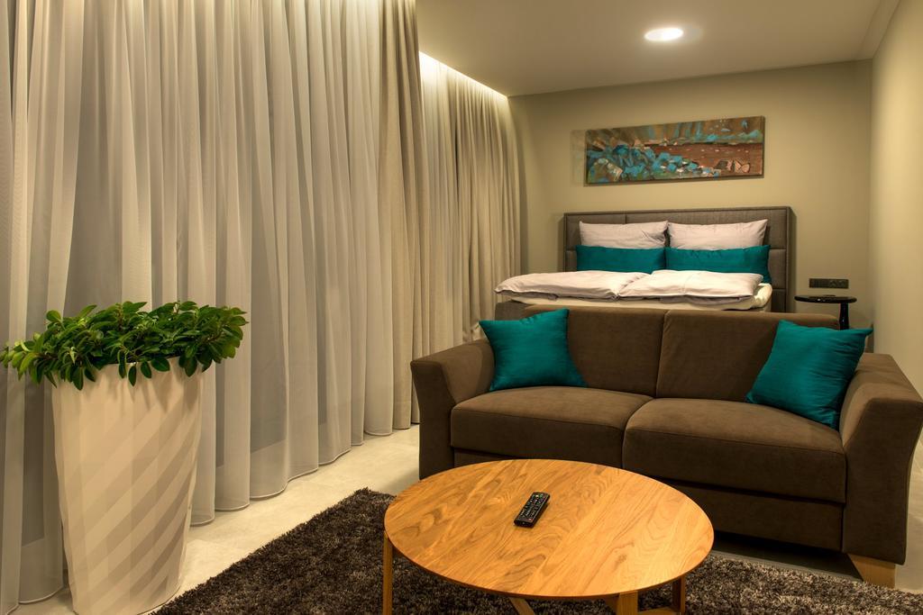 Mg Restaurace/Luxury Apartments Mlada Boleslav Ngoại thất bức ảnh