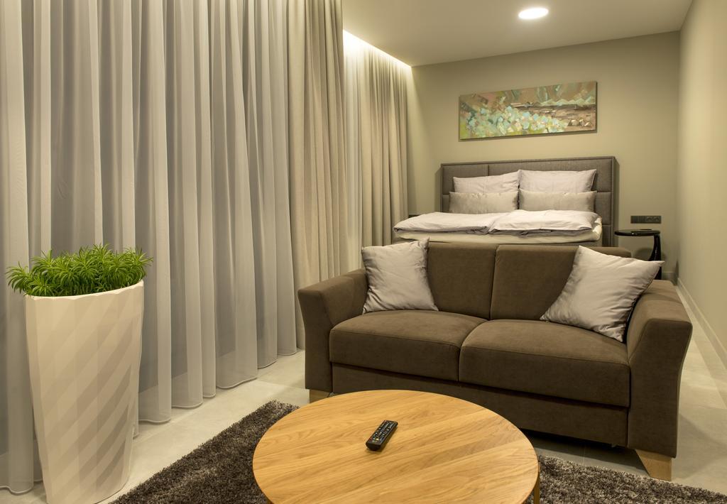 Mg Restaurace/Luxury Apartments Mlada Boleslav Ngoại thất bức ảnh