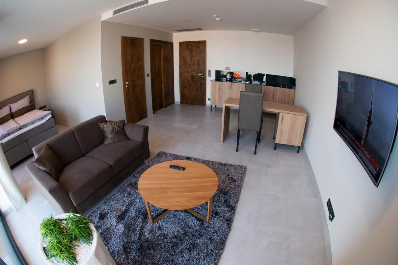 Mg Restaurace/Luxury Apartments Mlada Boleslav Ngoại thất bức ảnh