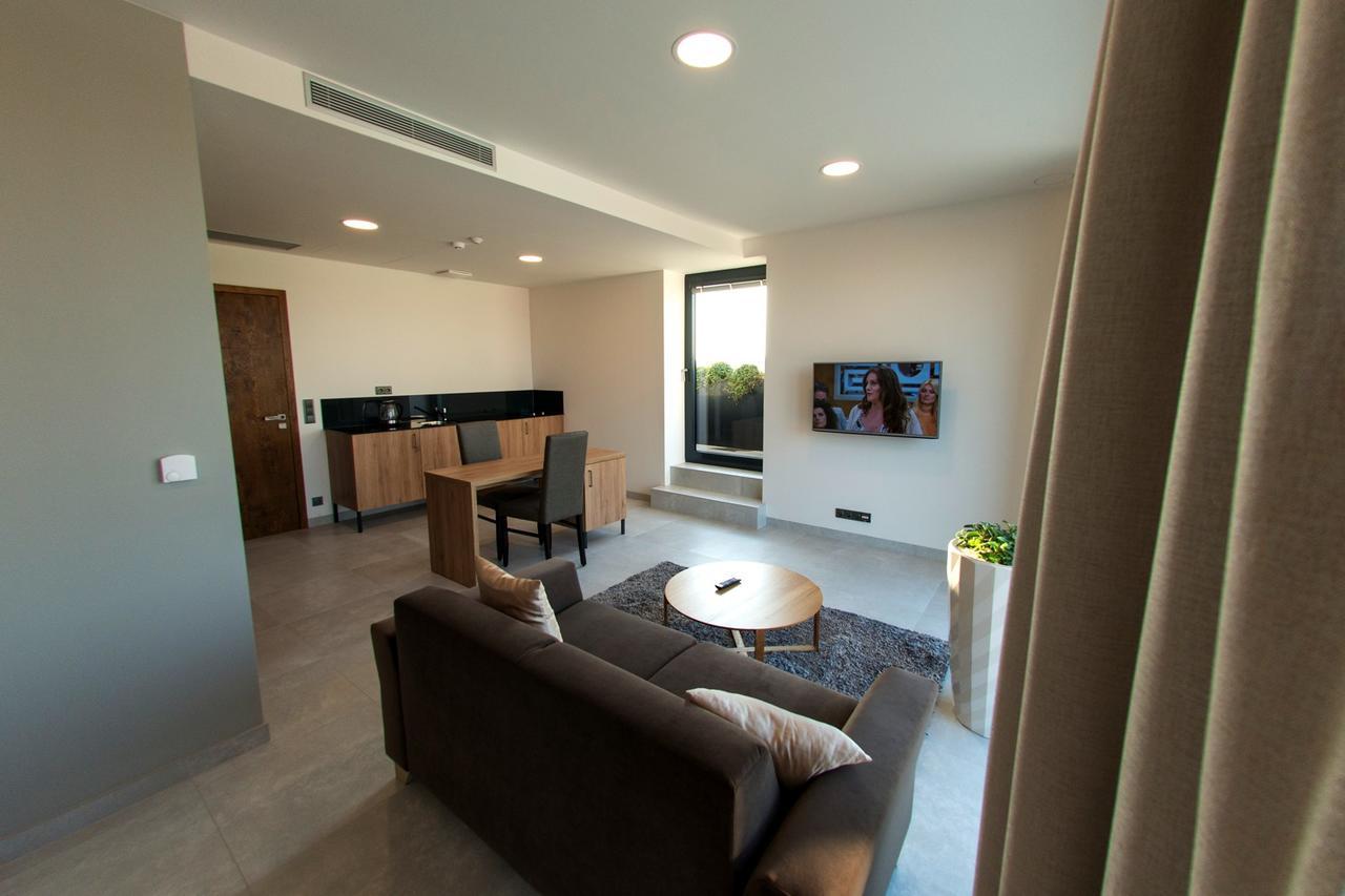 Mg Restaurace/Luxury Apartments Mlada Boleslav Ngoại thất bức ảnh
